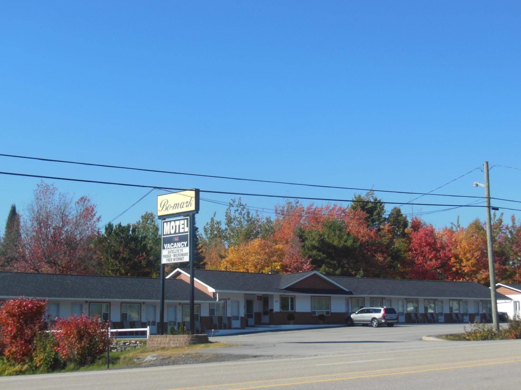 Bo-Mark Motel North Bay Exterior photo